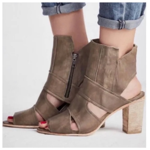 Free People Effie Heel in Taupe - Picture 1 of 5